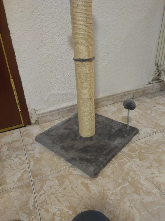Rascador para gatos en buen estado