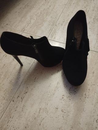 Botines de tacón negros