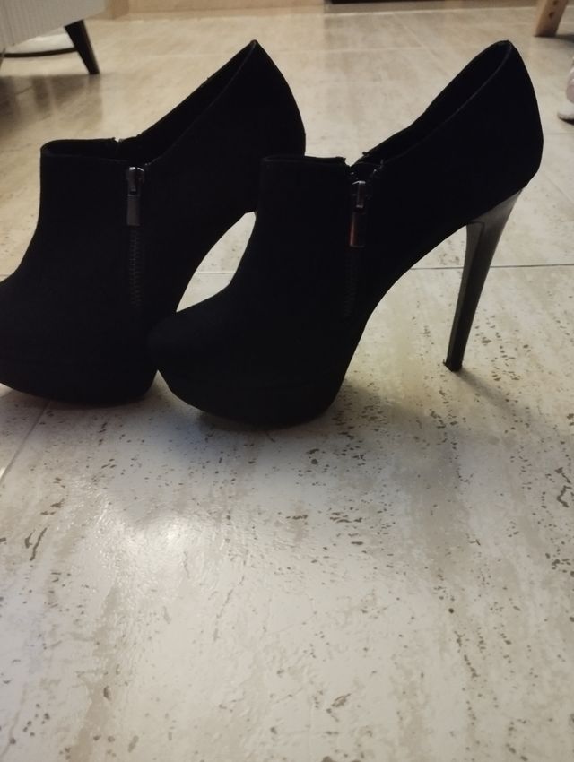 Botines de tacón negros