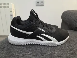 Zapatillas Reebok Negras y Blancas