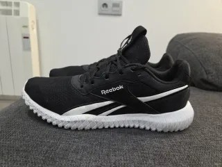 Zapatillas Reebok Negras y Blancas