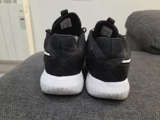 Zapatillas Reebok Negras y Blancas