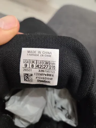 Zapatillas Reebok Negras y Blancas