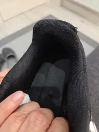 Zapatillas Reebok Negras y Blancas