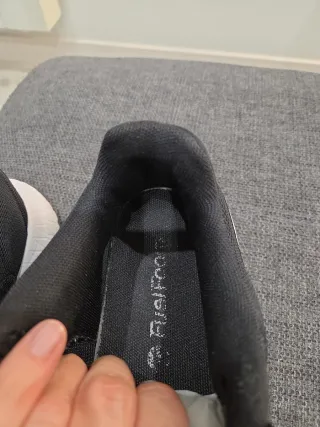 Zapatillas Reebok Negras y Blancas