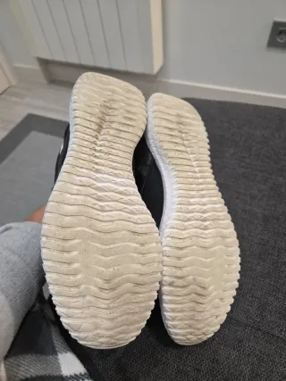 Zapatillas Reebok Negras y Blancas