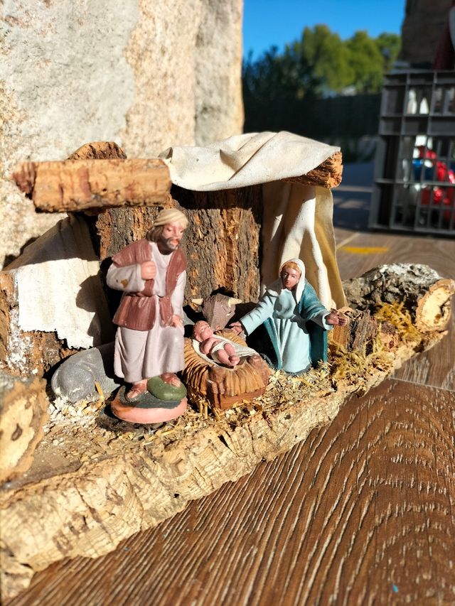 Nacimiento antiguo de corcho y madera