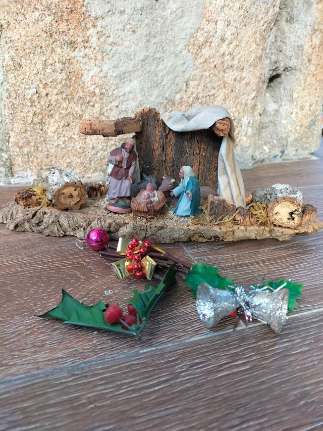 Nacimiento antiguo de corcho y madera