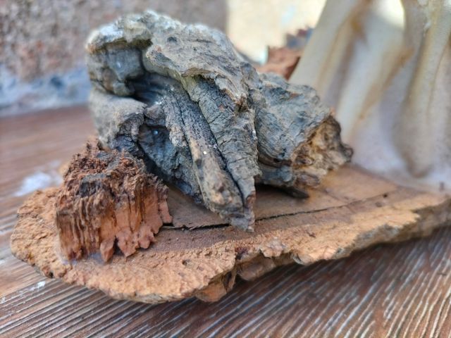 Nacimiento antiguo de corcho y madera