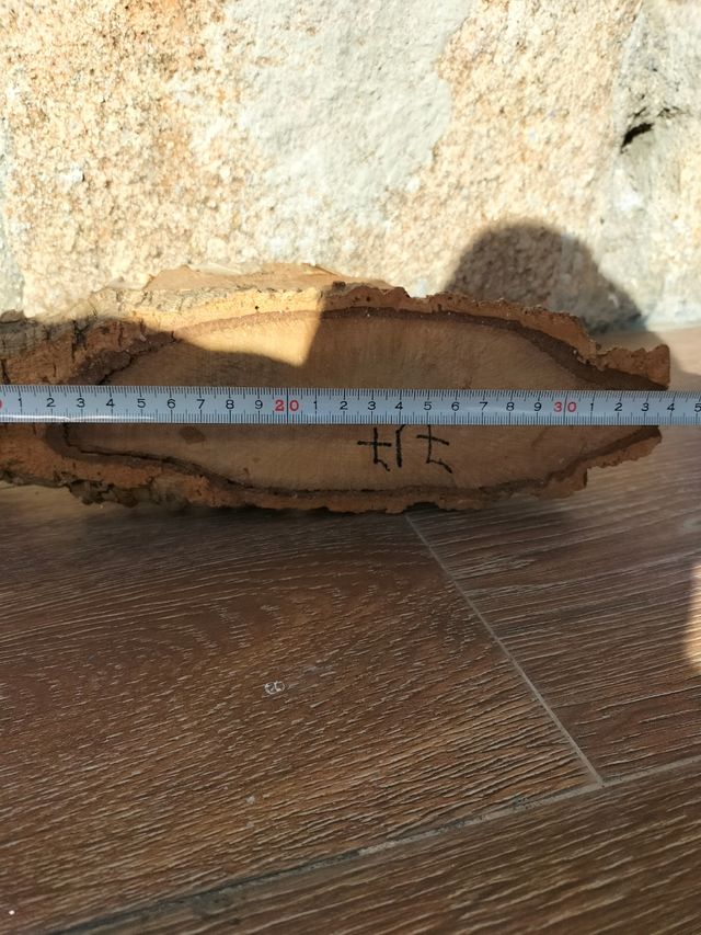 Nacimiento antiguo de corcho y madera