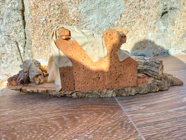 Nacimiento antiguo de corcho y madera