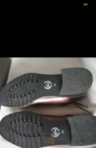 Zapatos de mujer en tonos marrón y beige de cuero