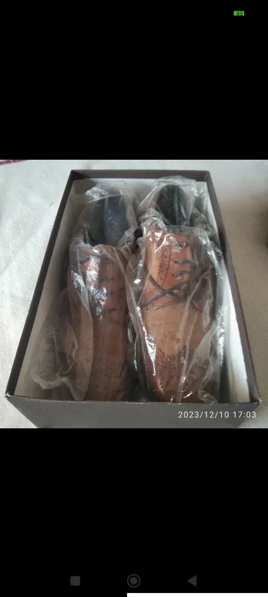 Zapatos de mujer en tonos marrón y beige de cuero