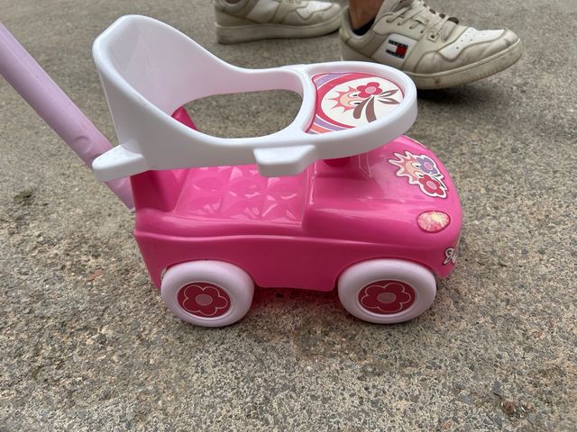 Carrito de muñeca rosa con empujador
