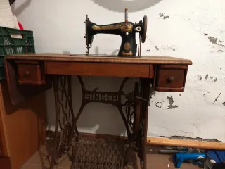 Máquina de coser Singer antigua