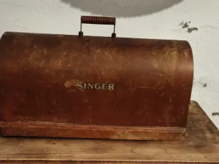 Máquina de coser Singer antigua