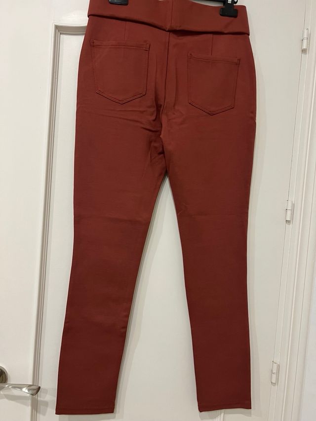 Pantalón pitillo teja talla L