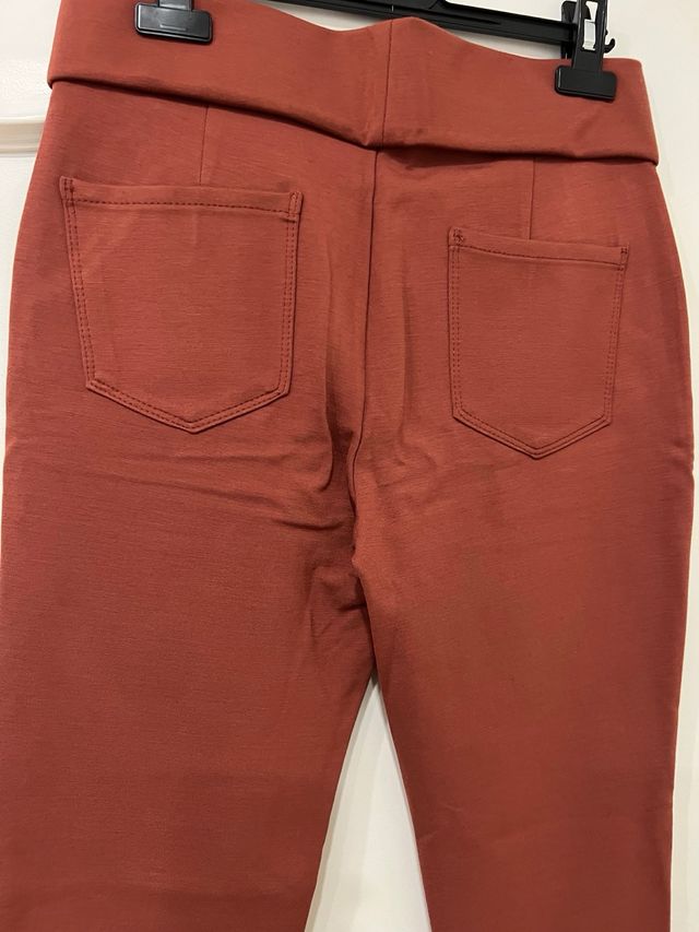 Pantalón pitillo teja talla L