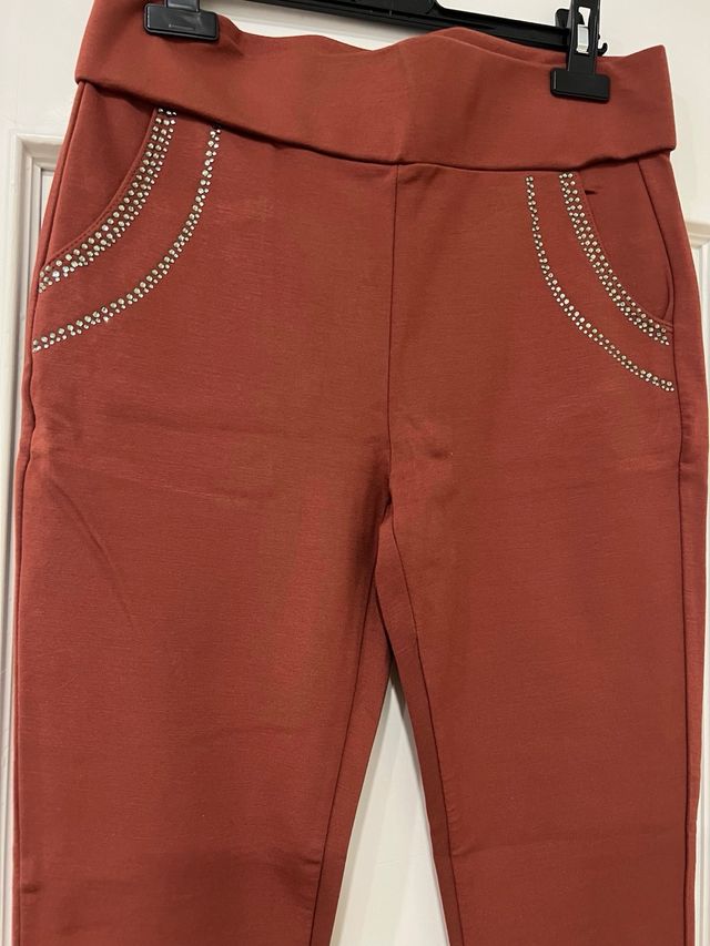Pantalón pitillo teja talla L