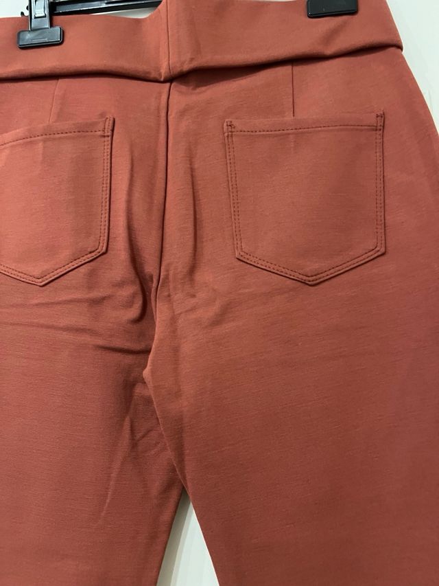 Pantalón pitillo teja talla L