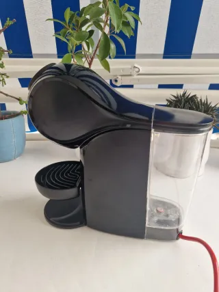 Cafetera Dolce Gusto Negra