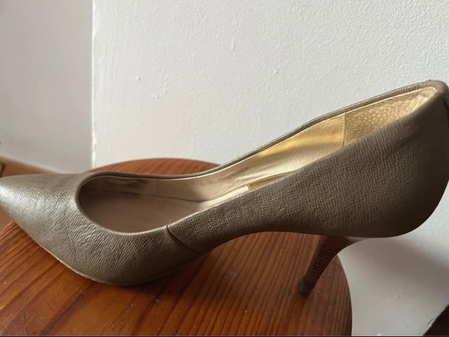 Tacones Michael Kors Beige y Dorado