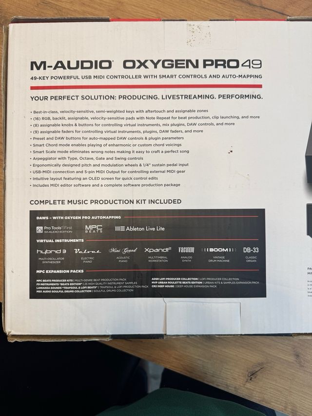 Controlador MIDI M-Audio Oxygen Pro 49