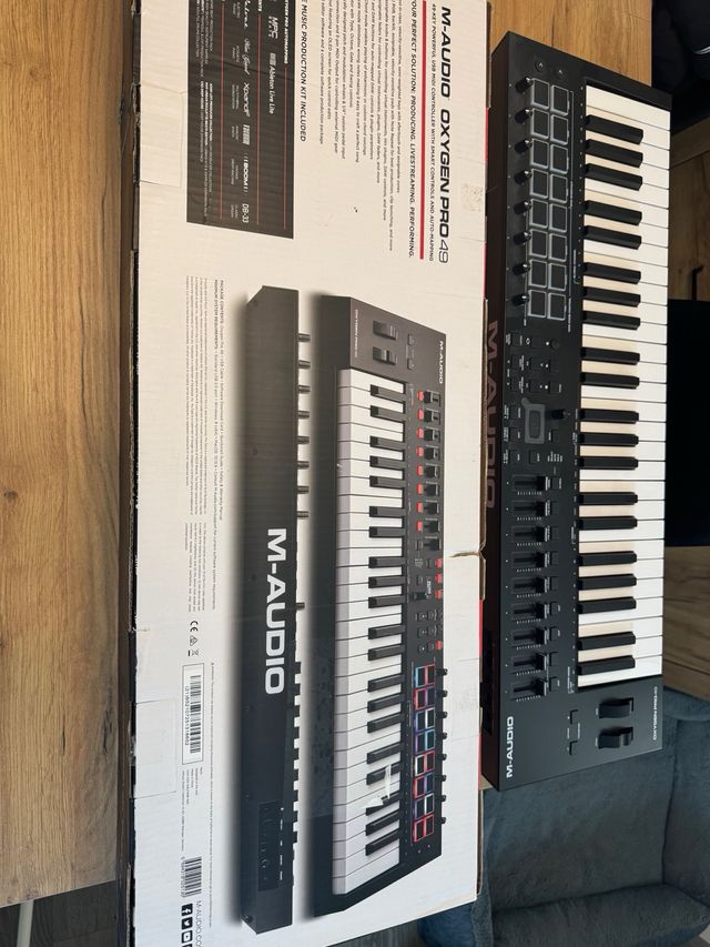 Controlador MIDI M-Audio Oxygen Pro 49