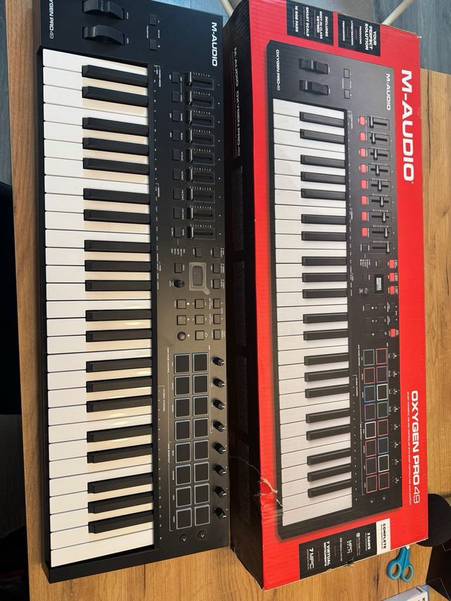 Controlador MIDI M-Audio Oxygen Pro 49