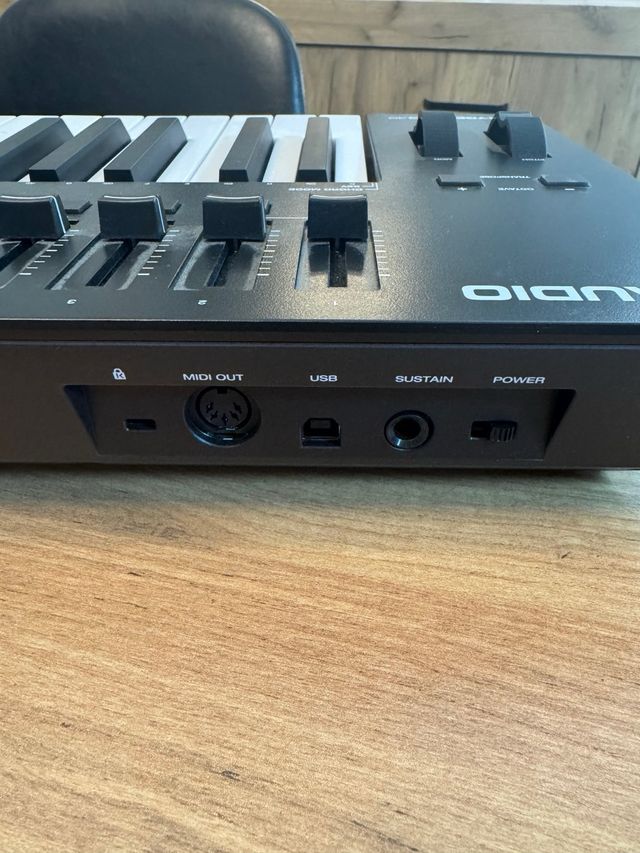 Controlador MIDI M-Audio Oxygen Pro 49