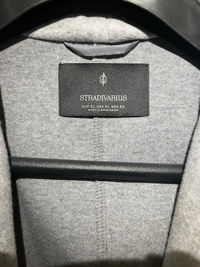 Gabardina gris Stradivarius