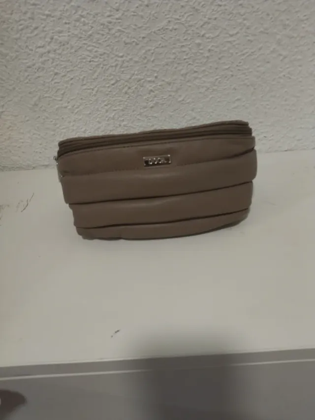 Riñonera piel/polipiel marrón sin estrenar