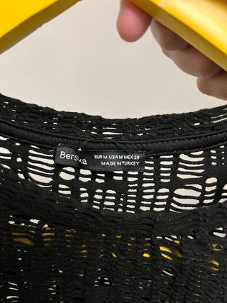 Top negro calado manga larga