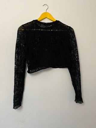 Top negro calado manga larga