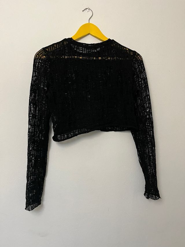 Top negro calado manga larga