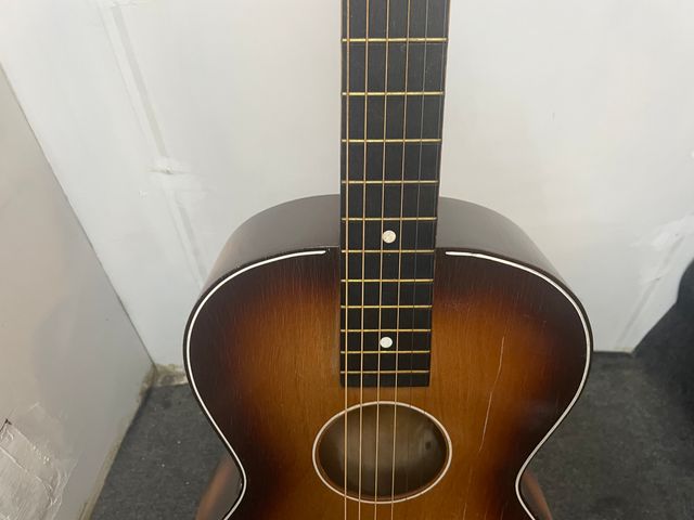 Guitarra Egmon Toledo 1957 La primera de Harrison.