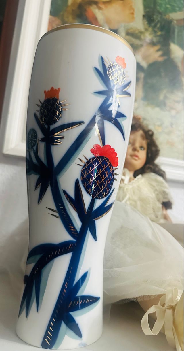 Jarrón de porcelana con cardos