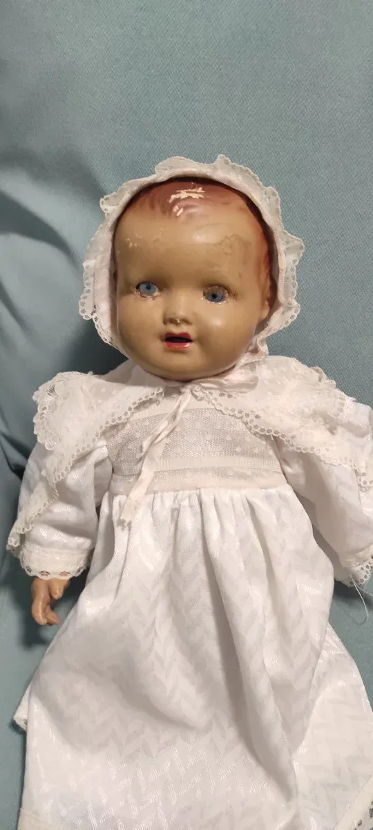 Muñeca antigua de cartón