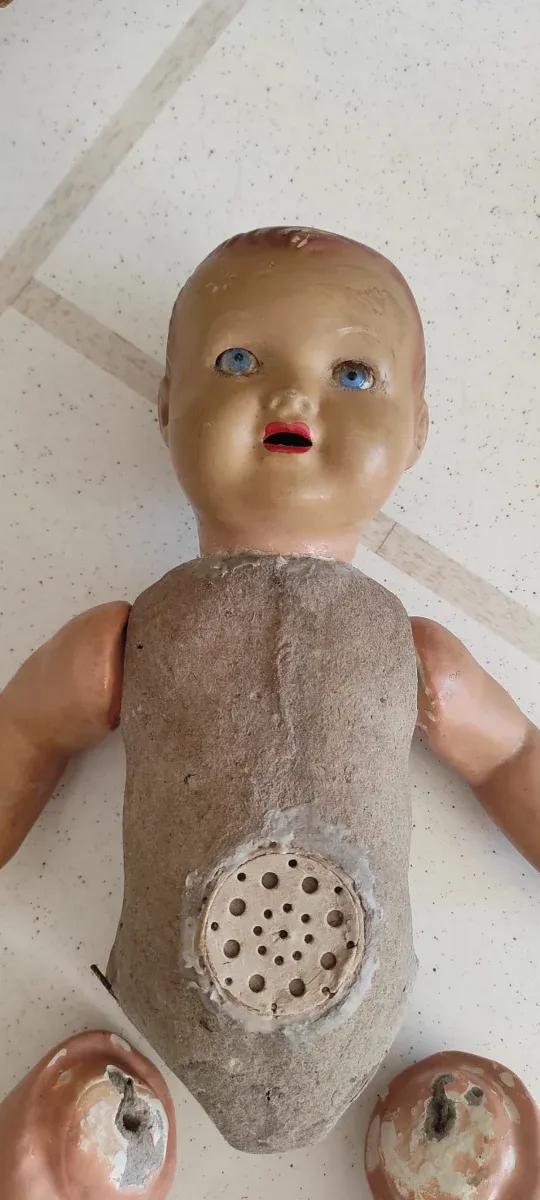 Muñeca antigua de cartón