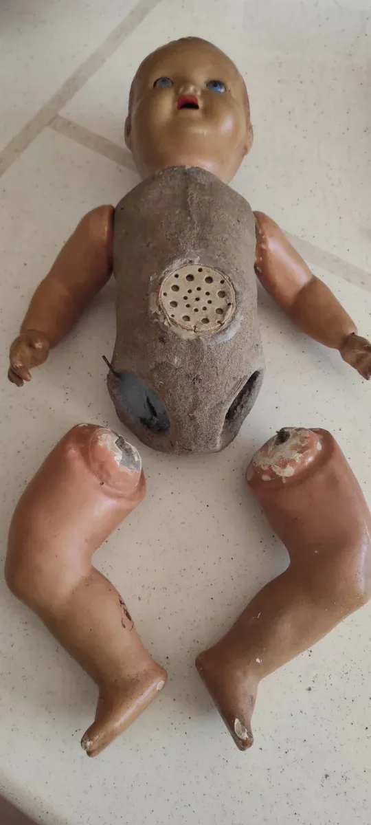 Muñeca antigua de cartón