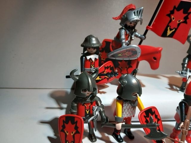 Playmobil 6 Guerreros + 1 Caballero Dragón Rojo