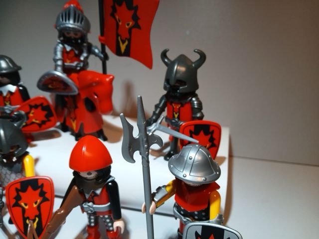 Playmobil 6 Guerreros + 1 Caballero Dragón Rojo