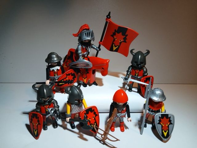 Playmobil 6 Guerreros + 1 Caballero Dragón Rojo