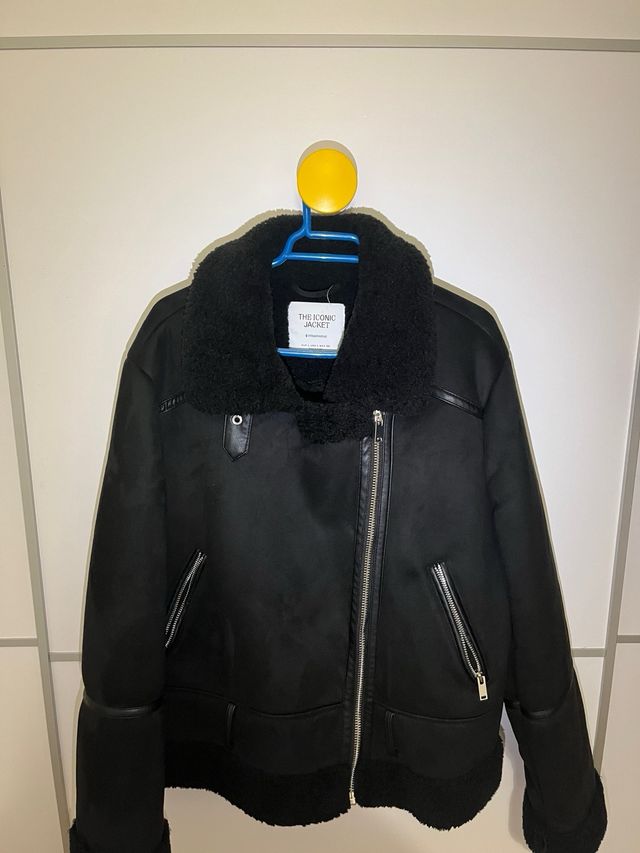 Abrigo Negro Piel Sintética y Pelo