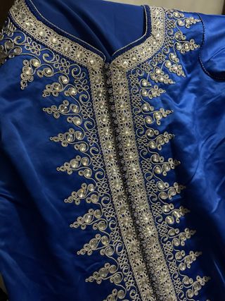 Kaftán azul con pedrería plateada