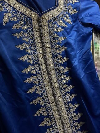 Kaftán azul con pedrería plateada