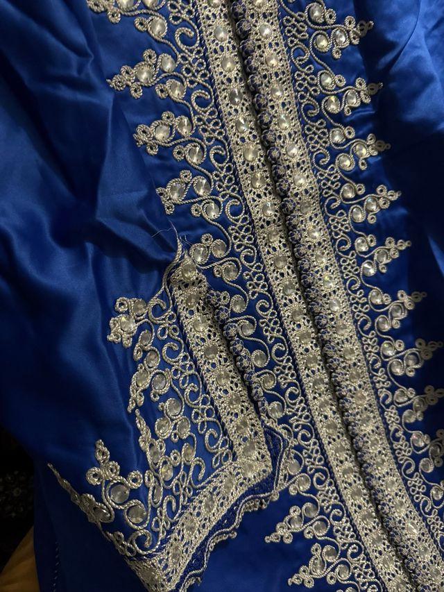 Kaftán azul con pedrería plateada