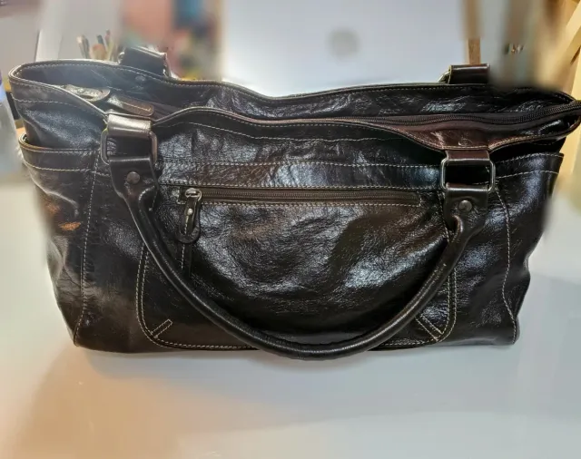 Bolso de piel marrón
