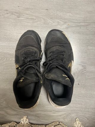 Zapatillas Nike Air Max Negras y Doradas