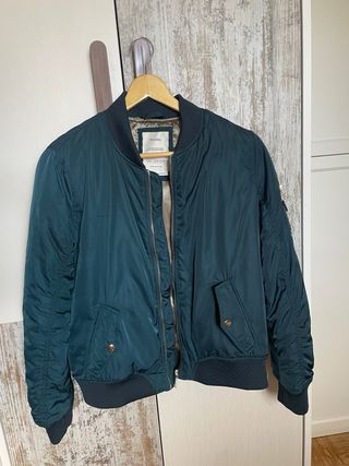 Cazadora bomber Bershka verde